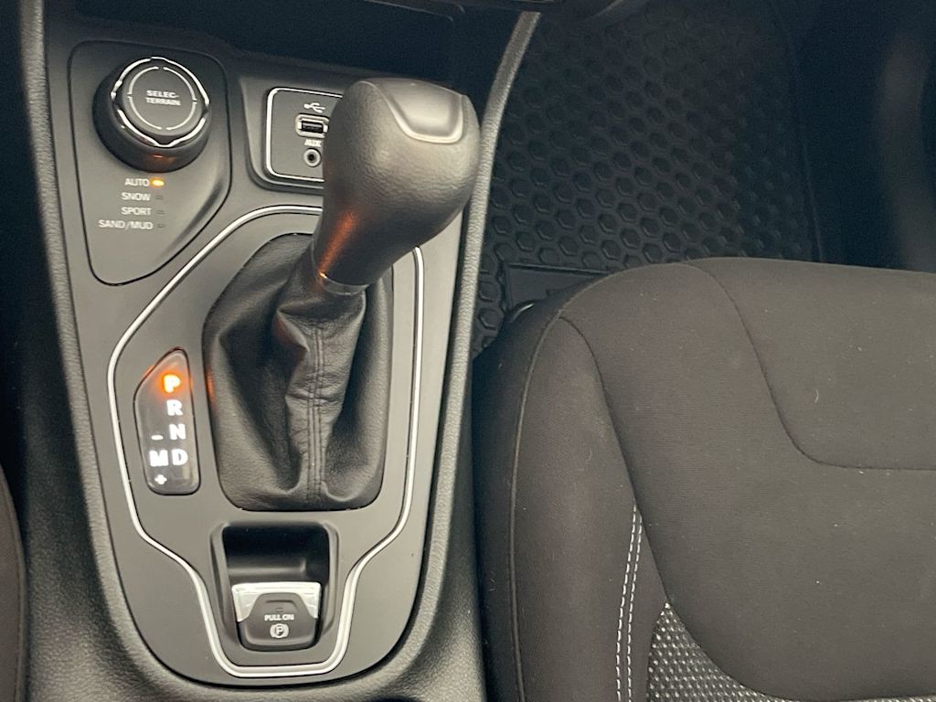 Thumbnail: 2019 Jeep Cherokee - 13