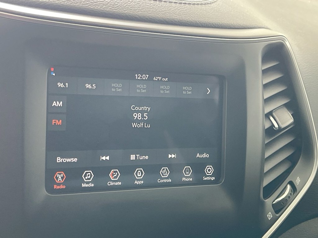 Thumbnail: 2019 Jeep Cherokee - 12