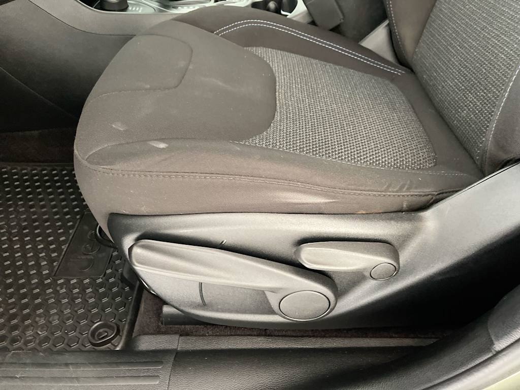 Thumbnail: 2019 Jeep Cherokee - 22
