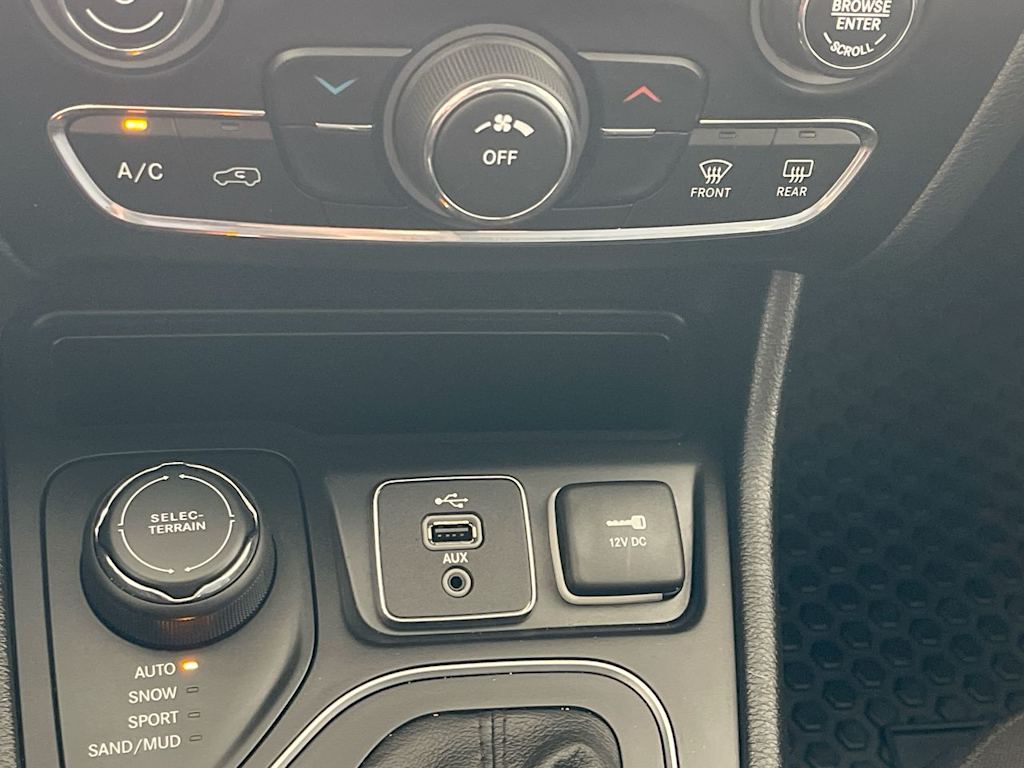 Thumbnail: 2019 Jeep Cherokee - 26