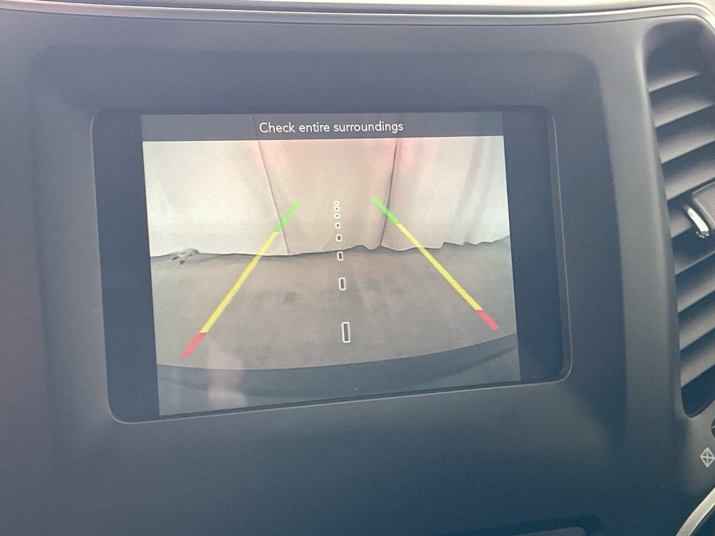 Thumbnail: 2019 Jeep Cherokee - 24