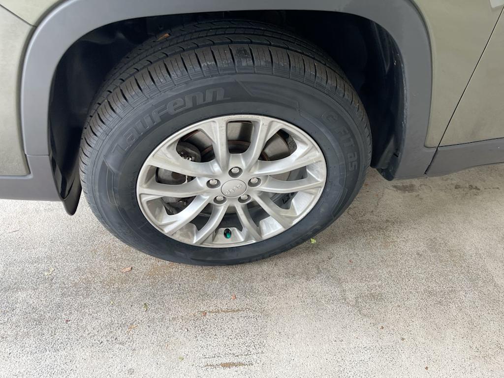 Thumbnail: 2019 Jeep Cherokee - 7