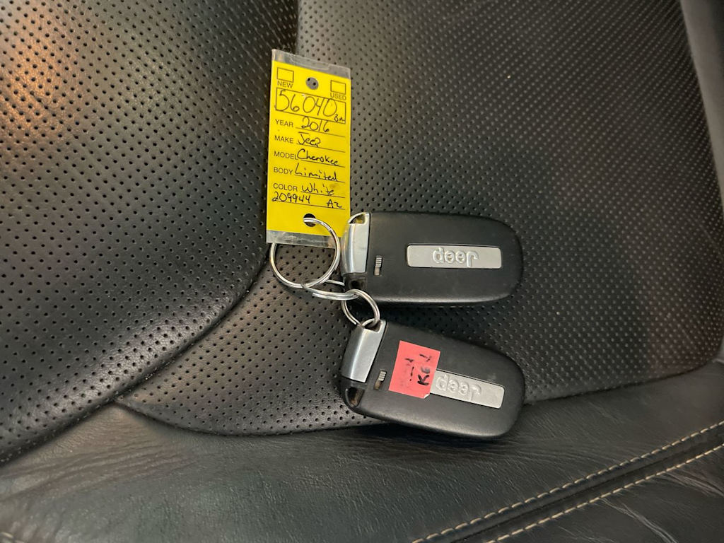 Thumbnail: 2016 Jeep Cherokee - 17