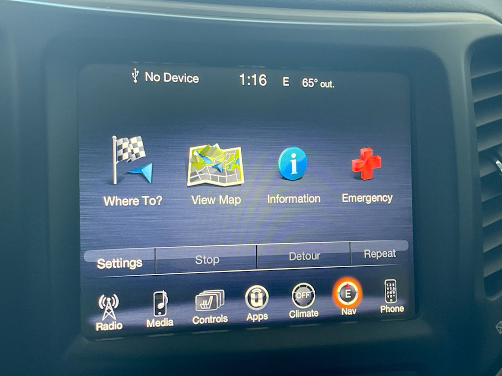 Thumbnail: 2016 Jeep Cherokee - 24