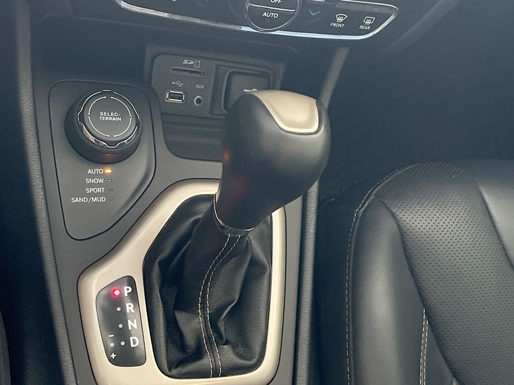 Thumbnail: 2016 Jeep Cherokee - 14