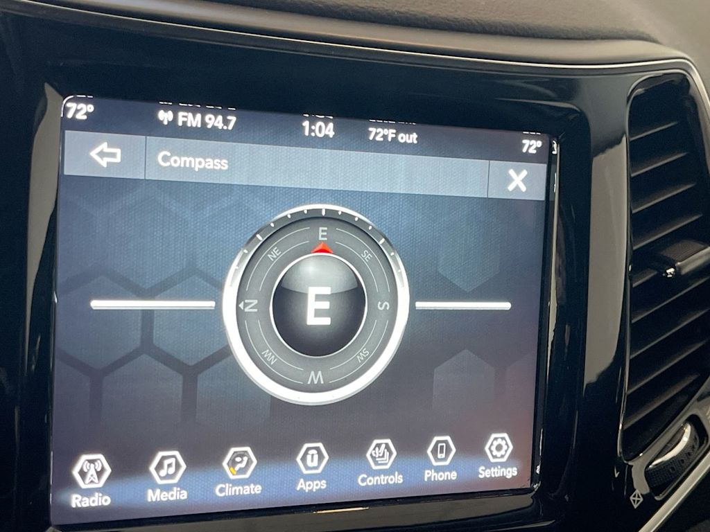 Thumbnail: 2019 Jeep Cherokee - 24