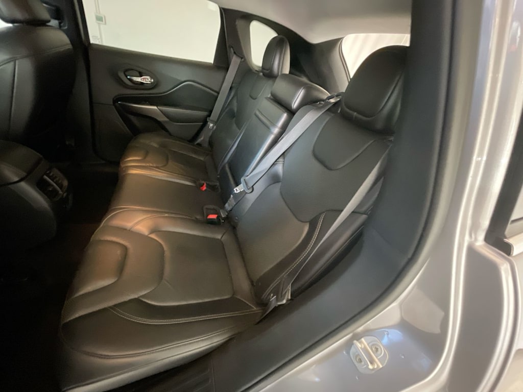 Thumbnail: 2019 Jeep Cherokee - 11