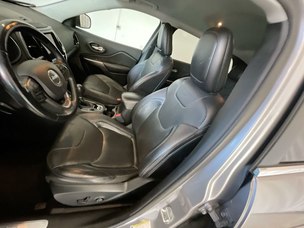 Thumbnail: 2019 Jeep Cherokee - 9