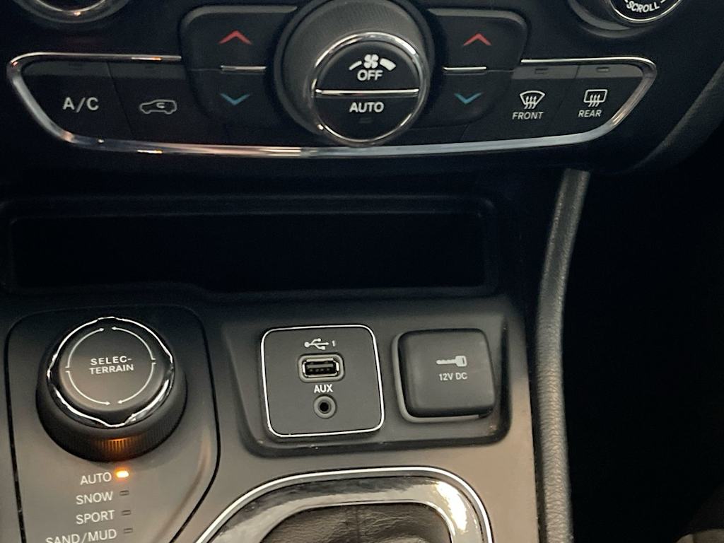 Thumbnail: 2019 Jeep Cherokee - 25