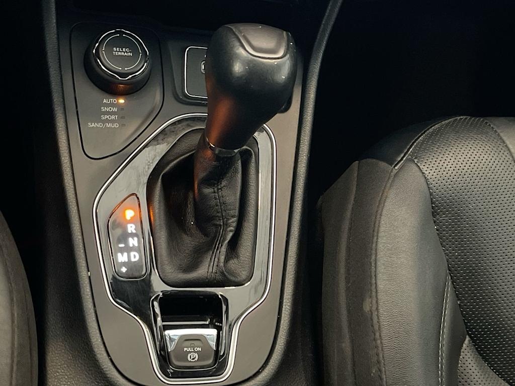 Thumbnail: 2019 Jeep Cherokee - 13