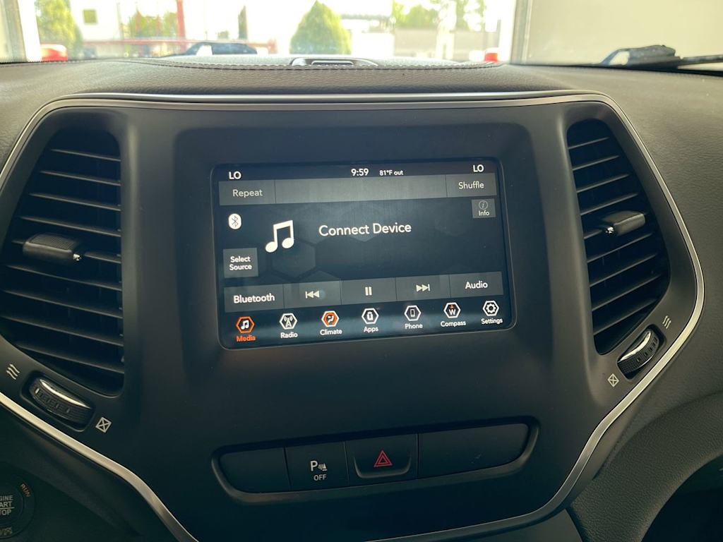 Thumbnail: 2019 Jeep Cherokee - 12