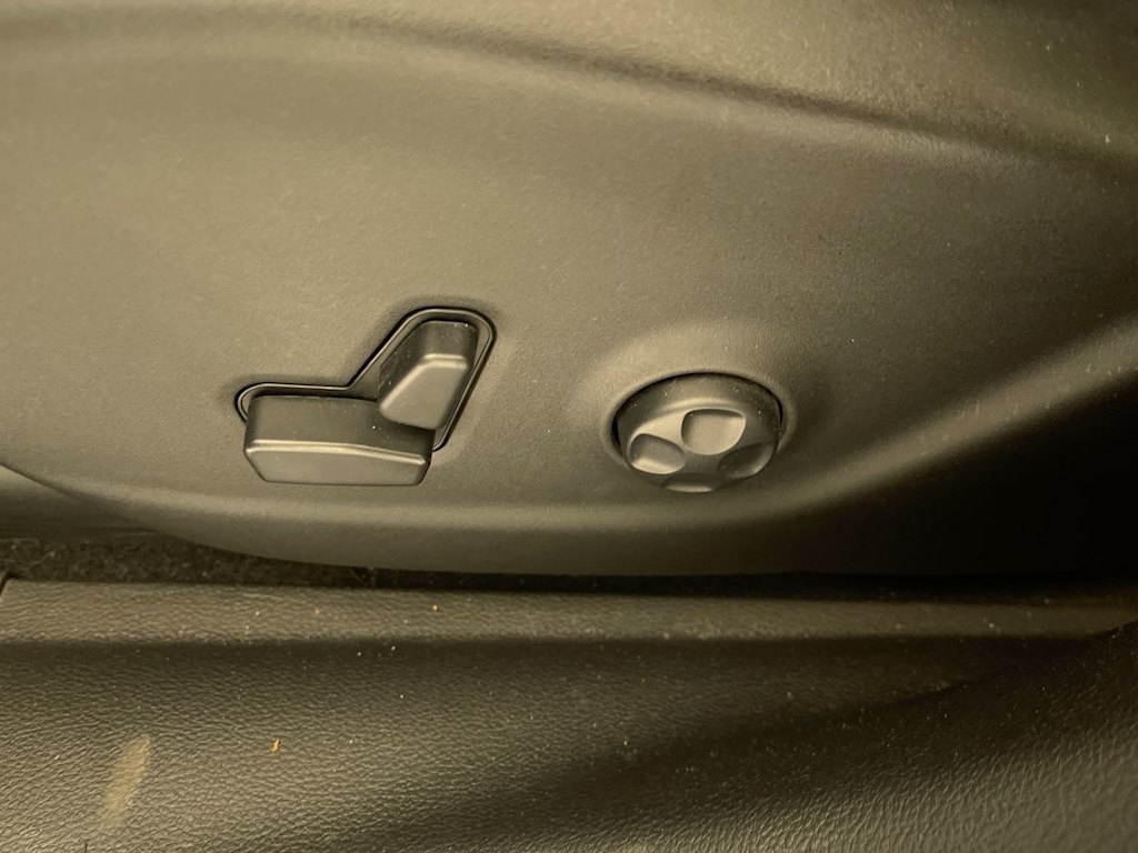Thumbnail: 2019 Jeep Cherokee - 22