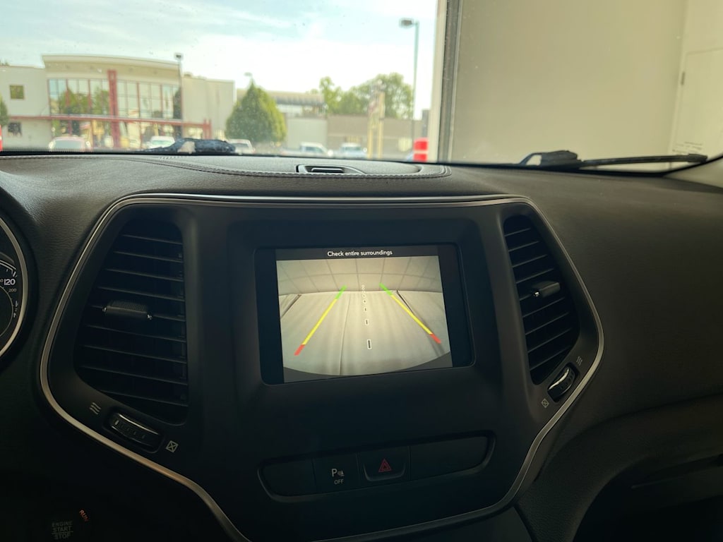 Thumbnail: 2019 Jeep Cherokee - 24