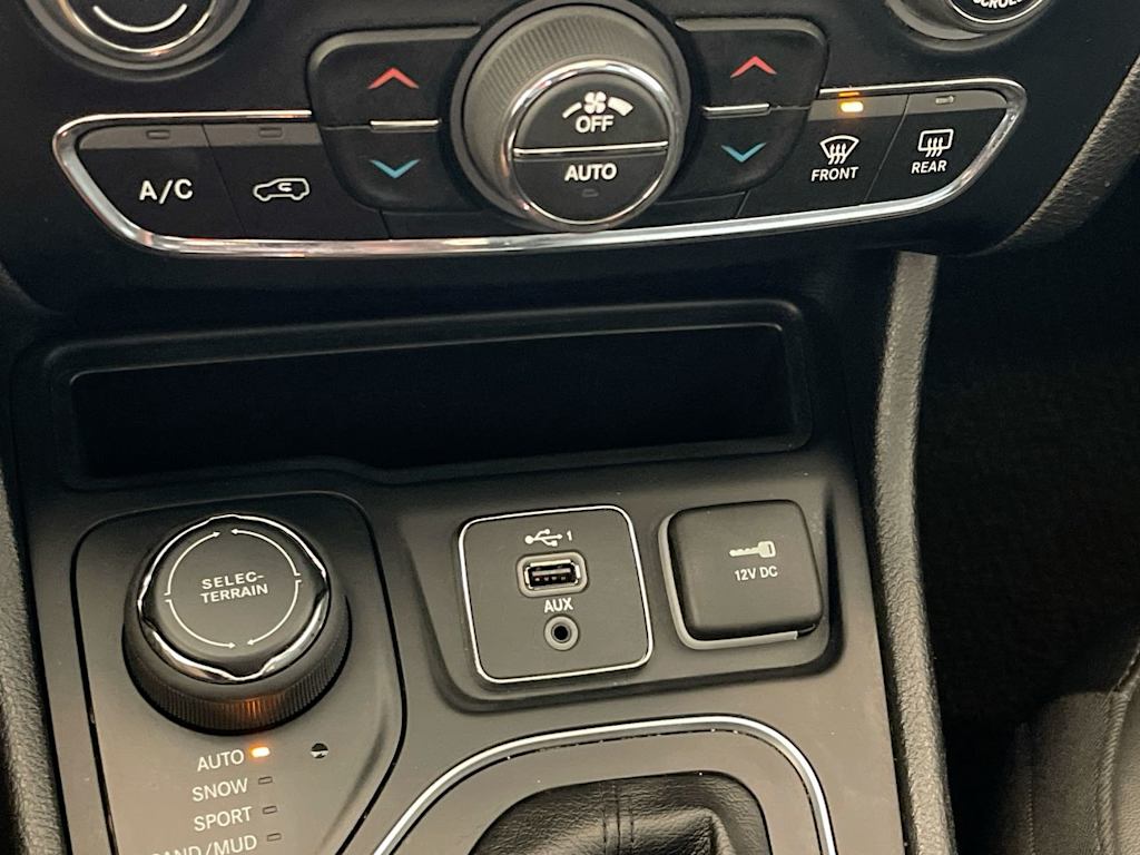 Thumbnail: 2021 Jeep Cherokee - 25