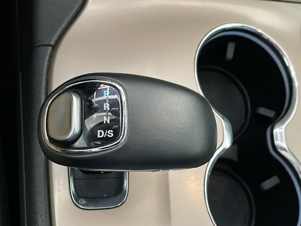 Thumbnail: 2015 Jeep Grand Cherokee - 25