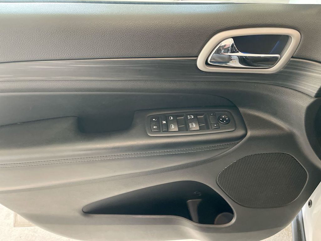 Thumbnail: 2020 Jeep Grand Cherokee - 23