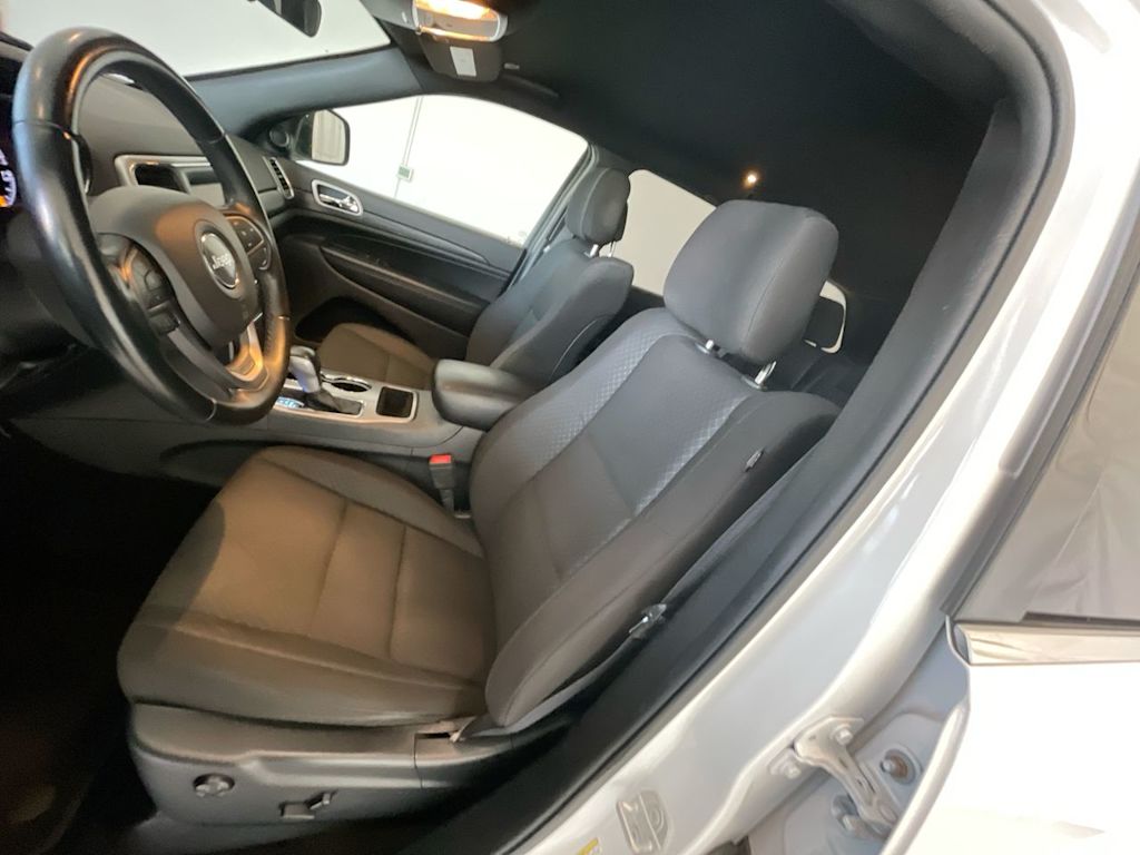 Thumbnail: 2020 Jeep Grand Cherokee - 9