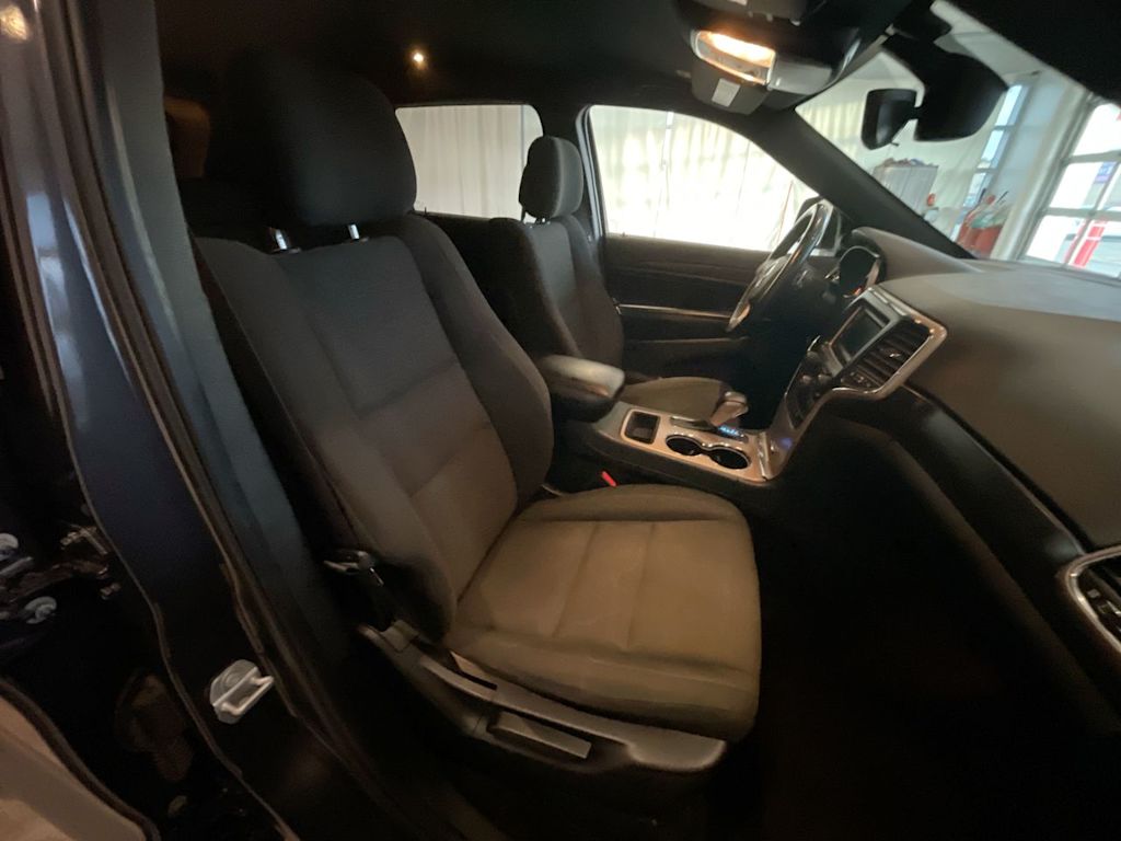 Thumbnail: 2017 Jeep Grand Cherokee - 8