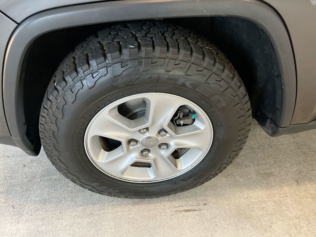 Thumbnail: 2017 Jeep Grand Cherokee - 5