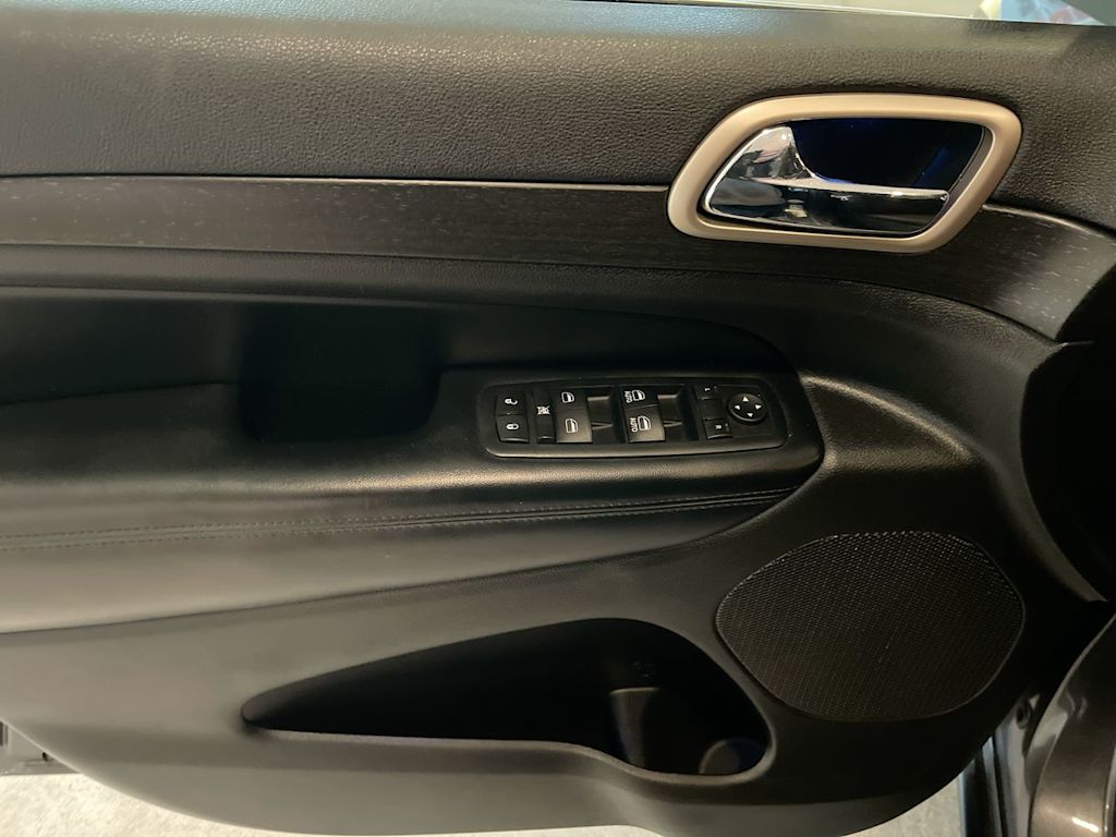 Thumbnail: 2017 Jeep Grand Cherokee - 23