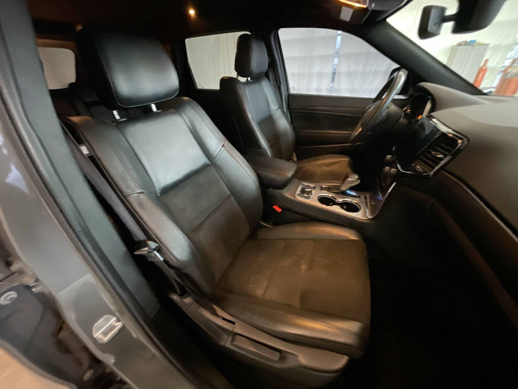 2022 Jeep Grand Cherokee Laredo 10