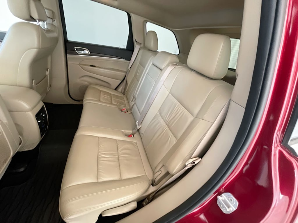 Thumbnail: 2015 Jeep Grand Cherokee - 11