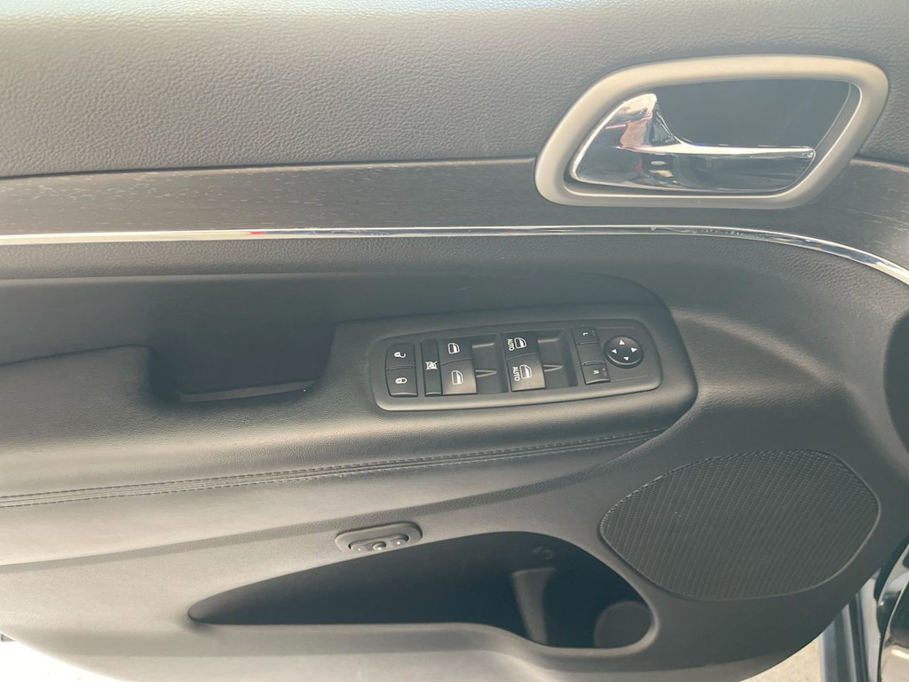 Thumbnail: 2018 Jeep Grand Cherokee - 23