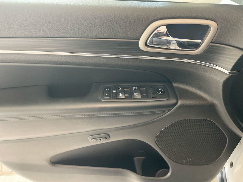 Thumbnail: 2021 Jeep Grand Cherokee - 23