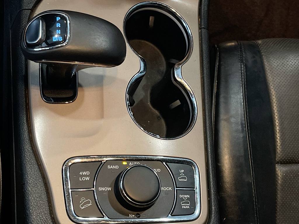 Thumbnail: 2015 Jeep Grand Cherokee - 12