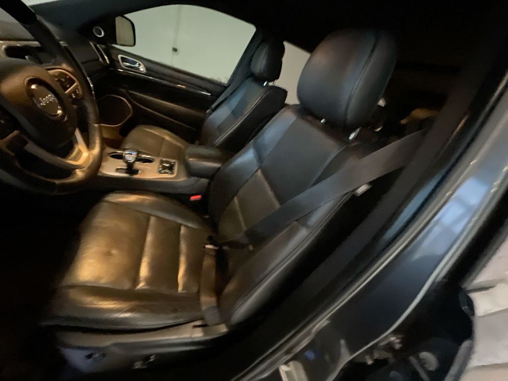 Thumbnail: 2015 Jeep Grand Cherokee - 8