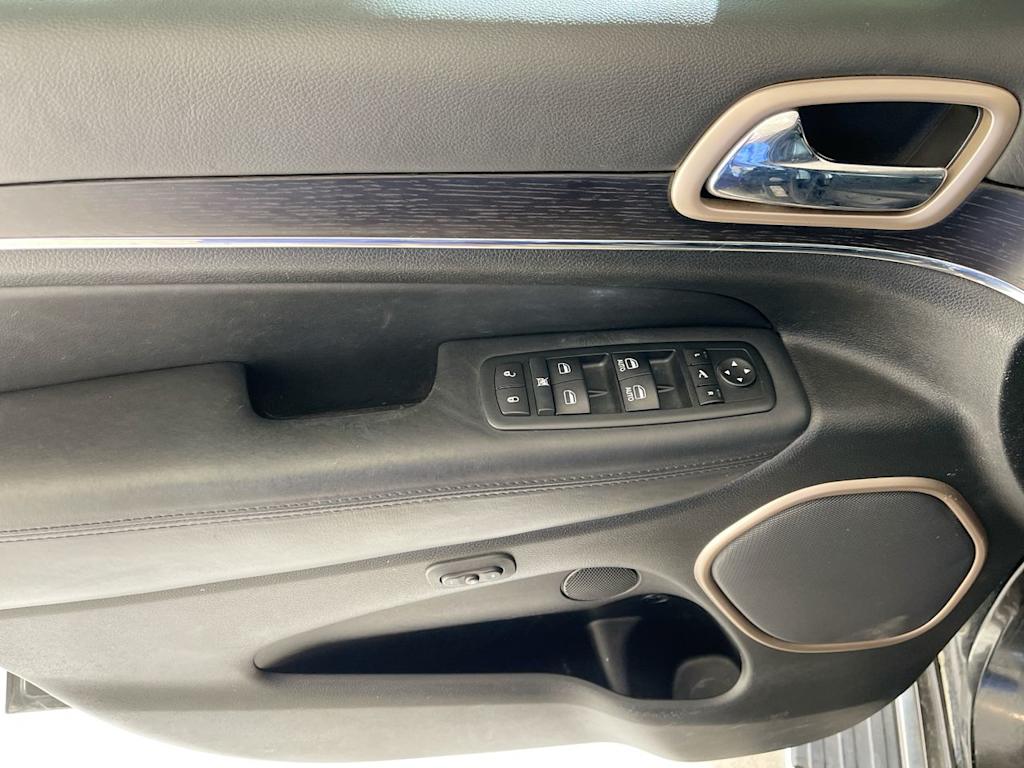 2014 Jeep Grand Cherokee Summit 23