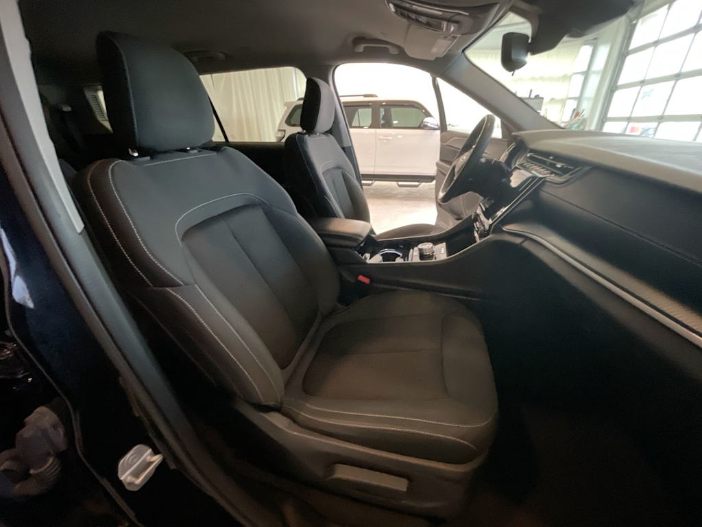 Thumbnail: 2023 Jeep Grand Cherokee L - 8