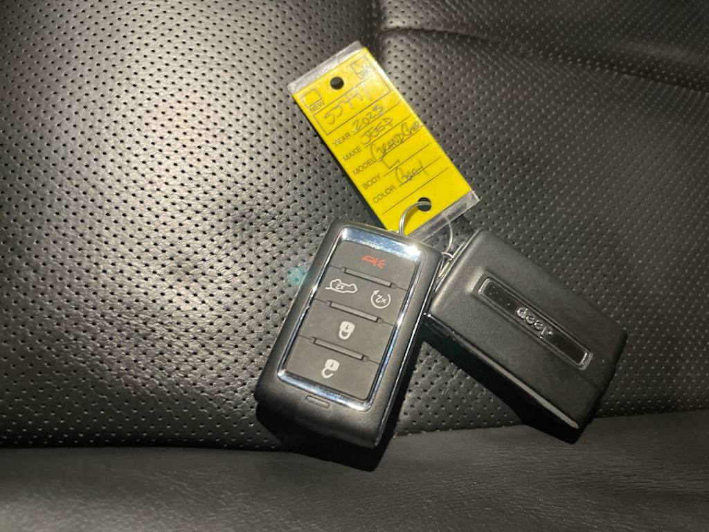 Thumbnail: 2023 Jeep Grand Cherokee L - 28