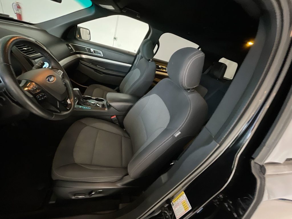 2017 Ford Explorer XLT 9