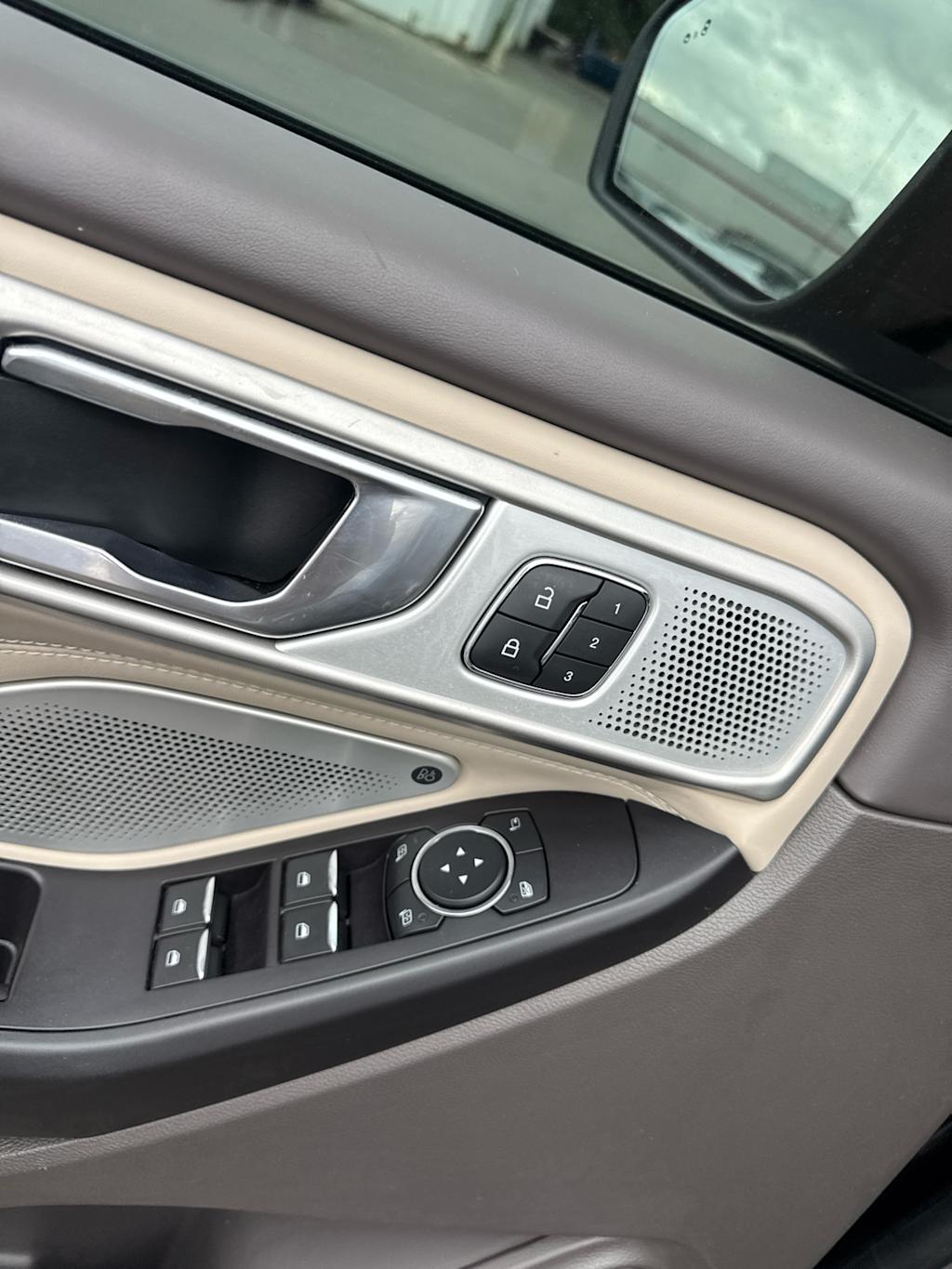 Thumbnail: 2020 Ford Explorer - 36