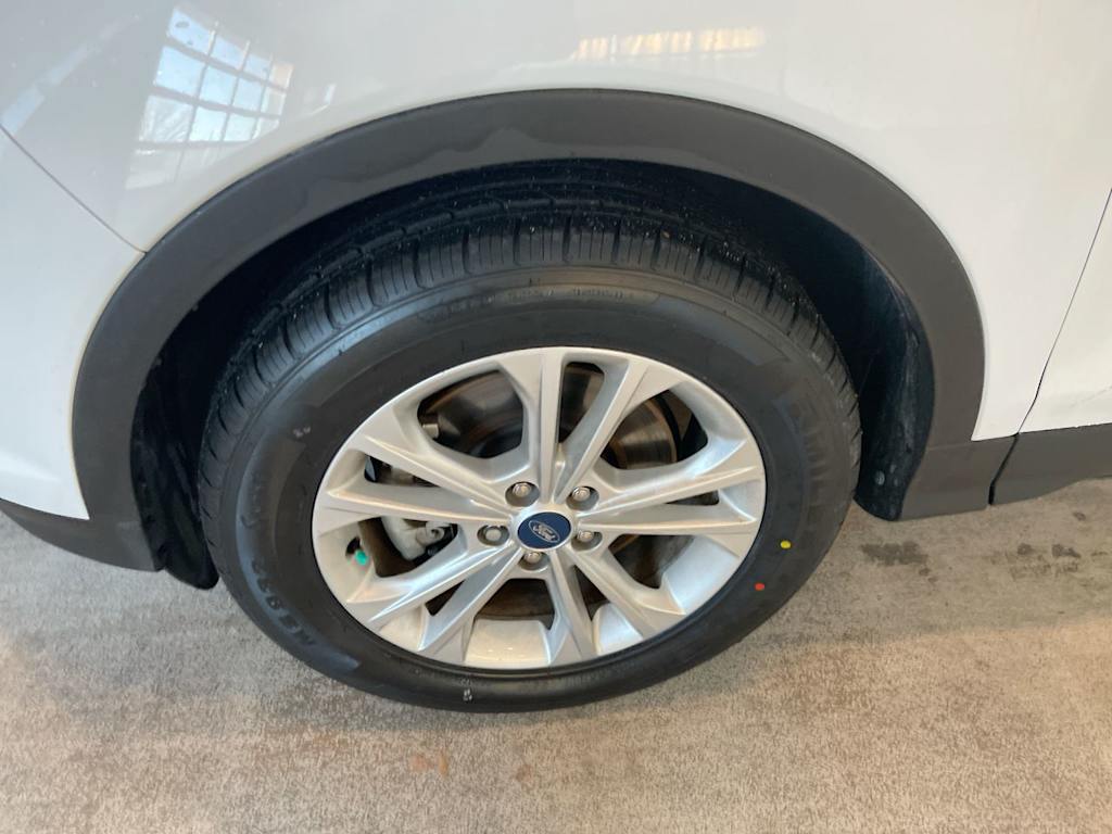 Thumbnail: 2019 Ford Escape - 6