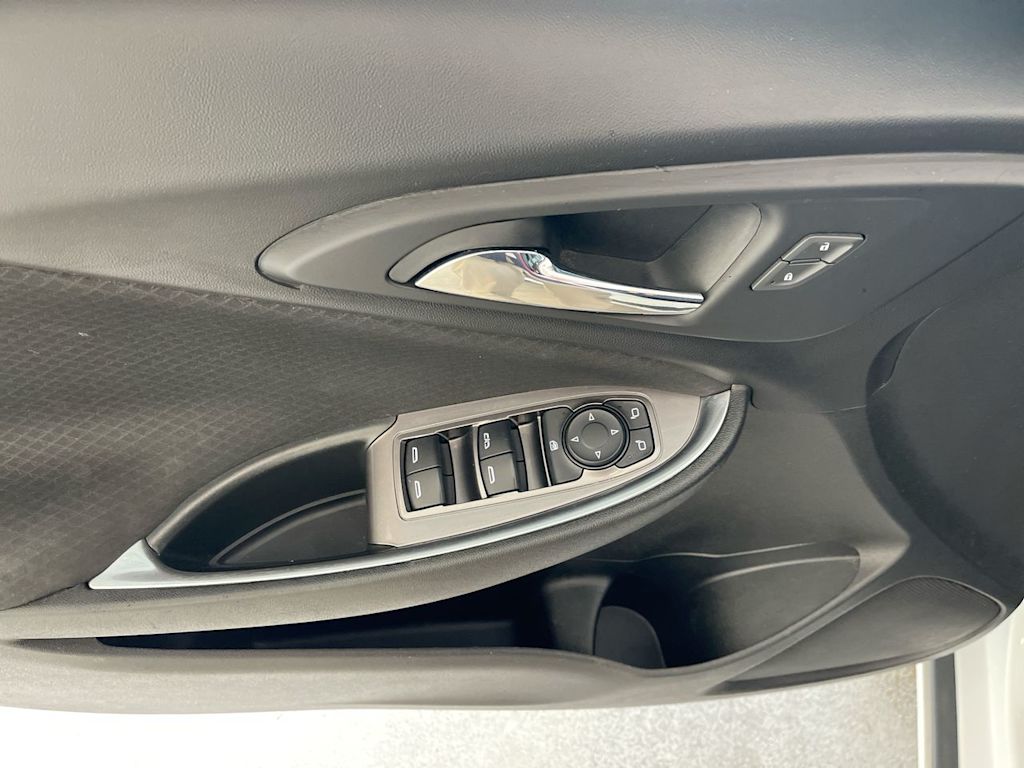 Thumbnail: 2021 Chevrolet Malibu - 23