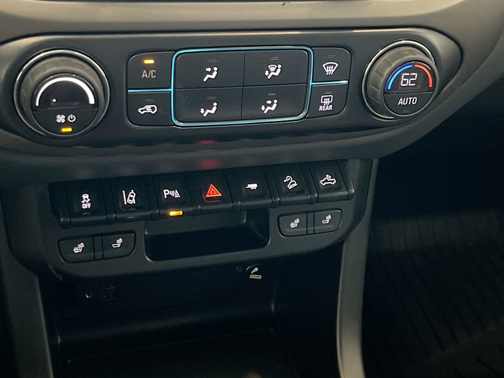 Thumbnail: 2021 Chevrolet Colorado - 26