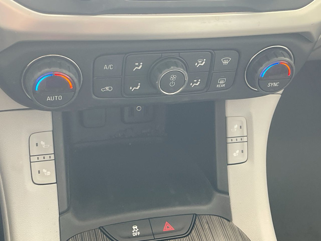 Thumbnail: 2018 GMC Acadia - 26