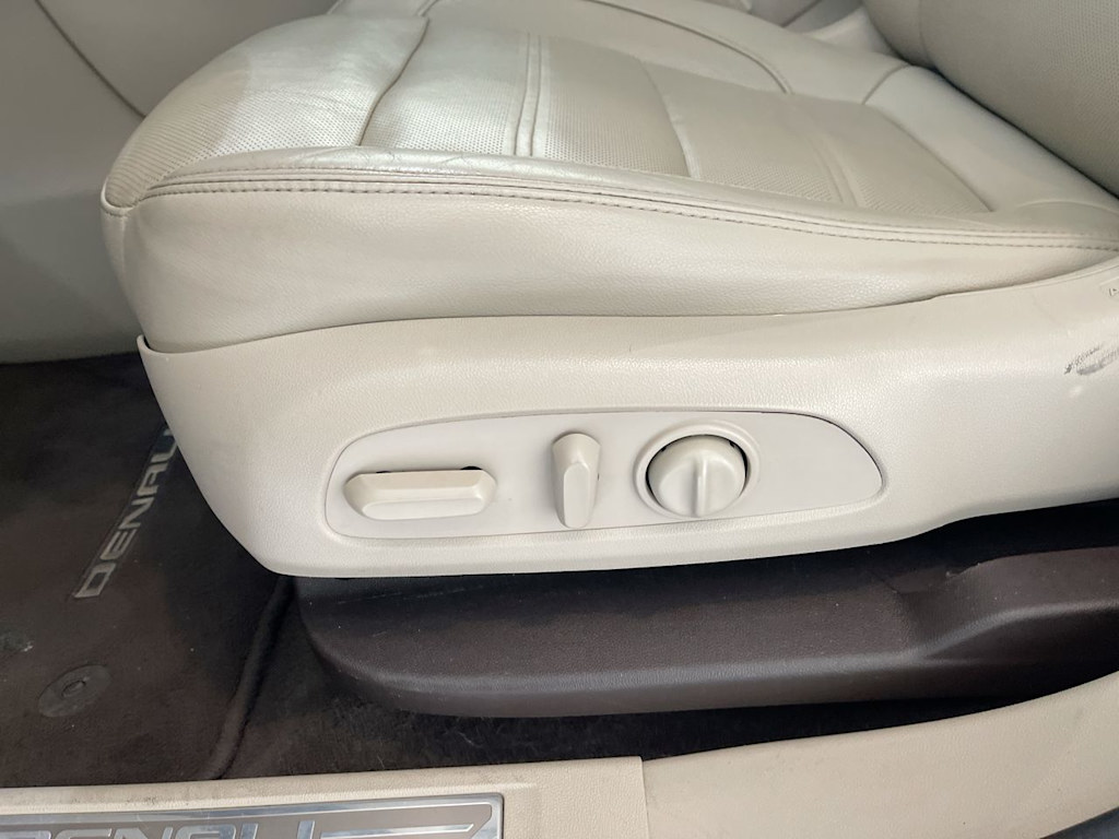 Thumbnail: 2019 GMC Acadia - 22