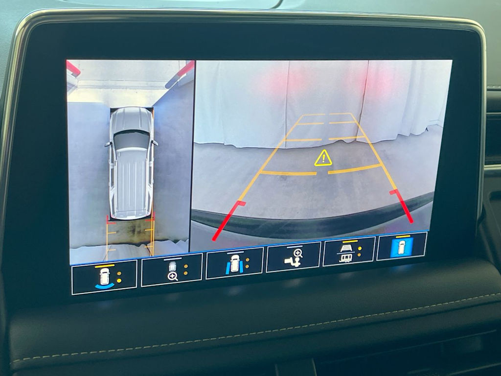 Thumbnail: 2021 GMC Yukon XL - 24