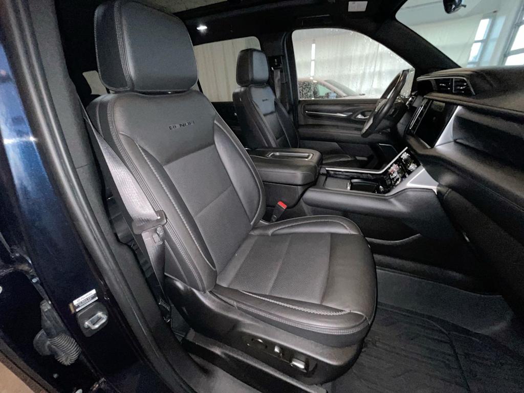 2022 GMC Yukon XL Denali 10