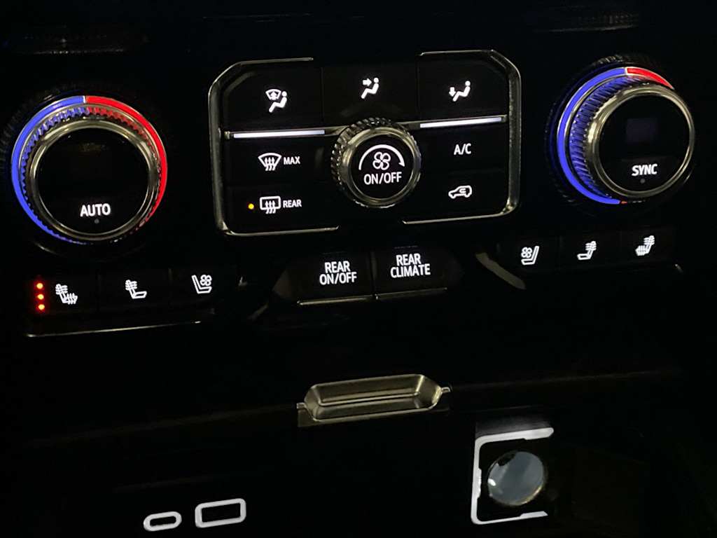 2022 GMC Yukon XL Denali 25