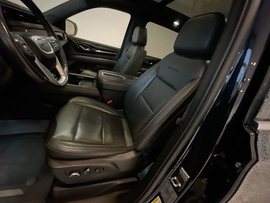 2022 GMC Yukon XL Denali 9