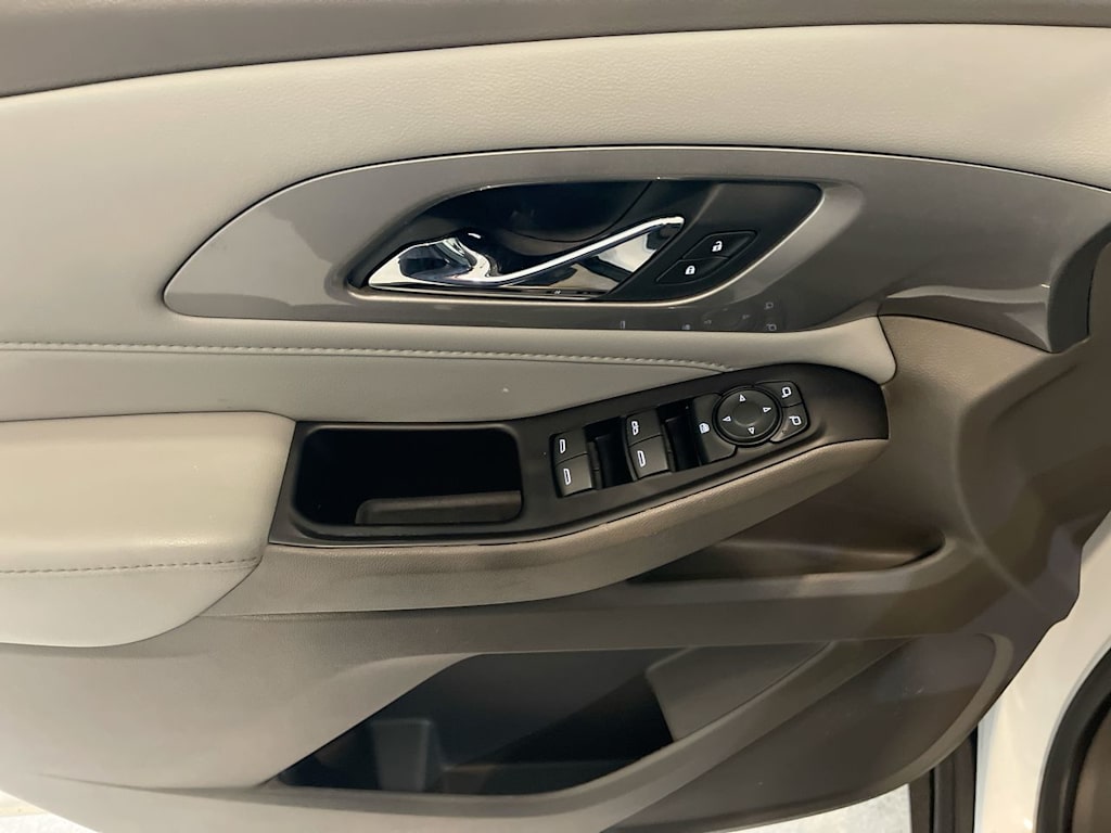 2020 Chevrolet Traverse LT 23