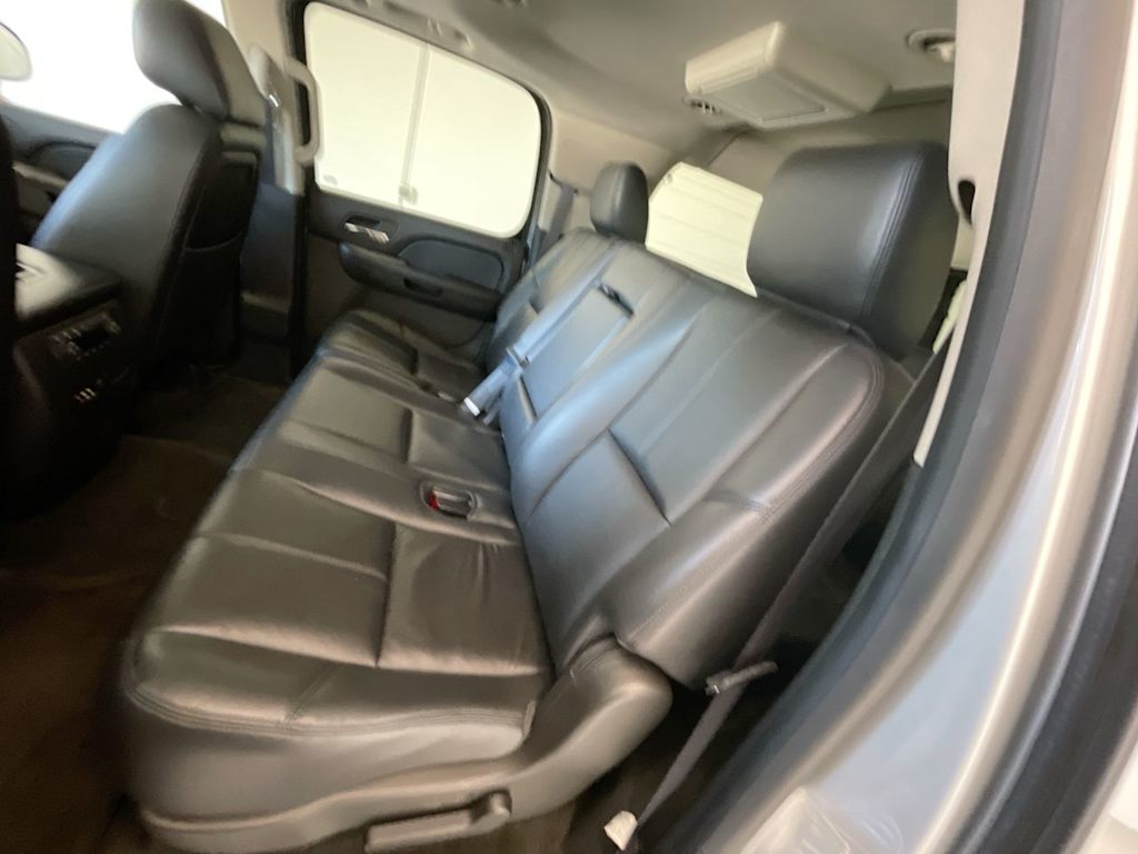 Thumbnail: 2014 Chevrolet Suburban - 11