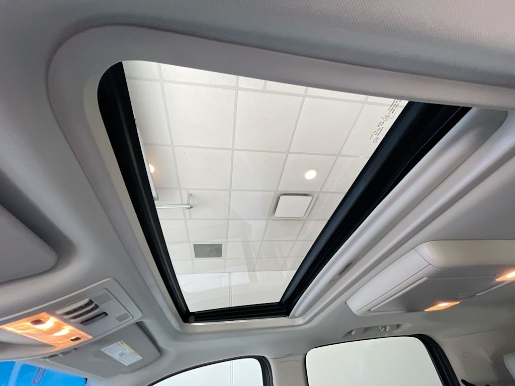 Thumbnail: 2012 Chevrolet Suburban - 27