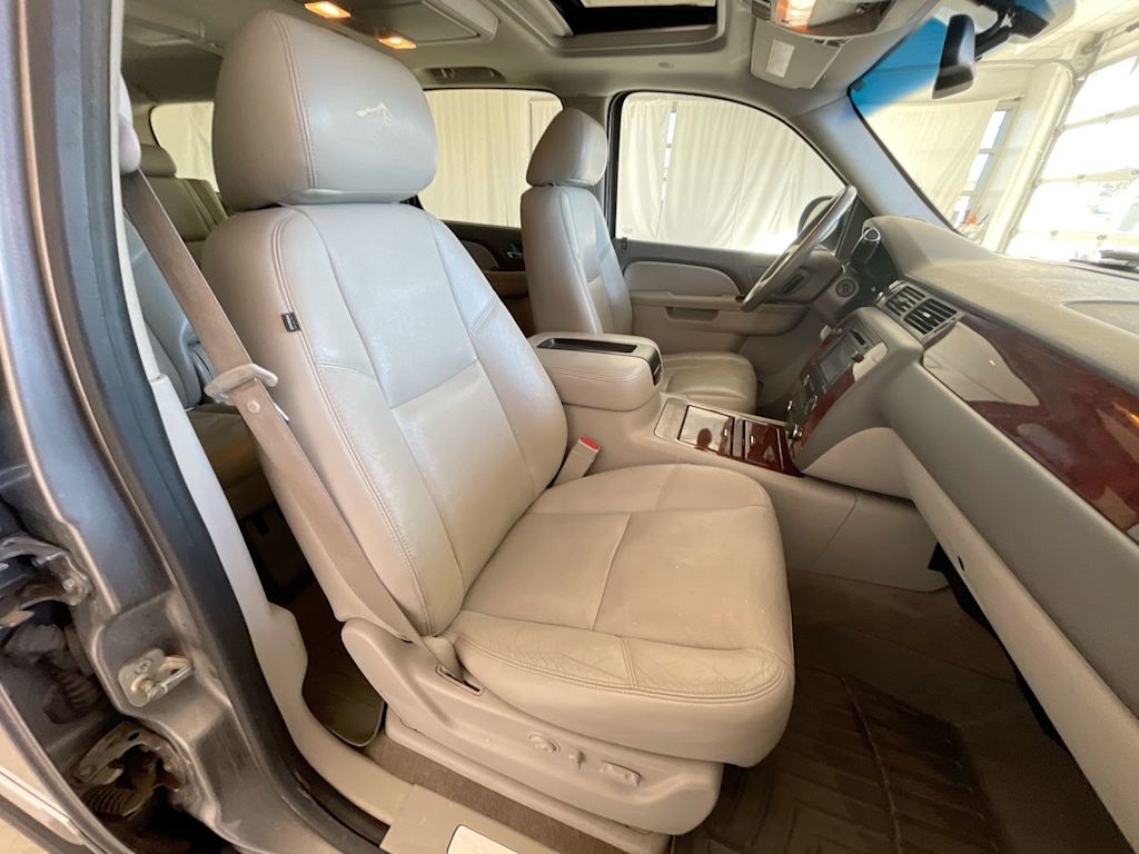 Thumbnail: 2012 Chevrolet Suburban - 11