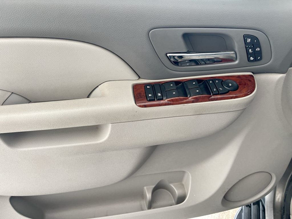 Thumbnail: 2012 Chevrolet Suburban - 22