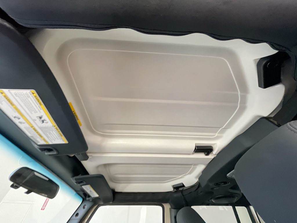 Thumbnail: 2011 Jeep Wrangler - 21